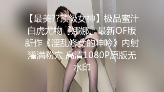 猎奇男儿去阴毛：还有这种服务？美女帮忙去吊毛，话说这小子痛并翘着，整个过程鸡巴都是翘上天的！ (2)