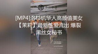 极品身材爆乳女神【私人玩物】3月最新作品，红色情趣肚兜铃铛，白虎嫩穴极品身材