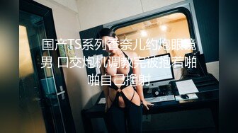 【申请自拍达人】小骚逼自己上来被艹，喊着大鸡吧好棒