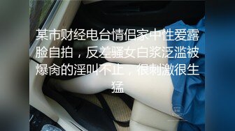 脱掉衣服手上花臂纹身，蹲着口交沙发上被猛操站立后入